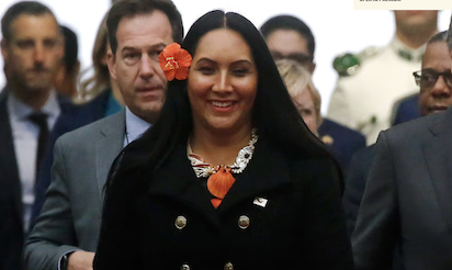 LA EMBAJADORA DE CHILE Y LA AUTODETERMINACION DE LA ISLA DE PASCUA: OLÉ
