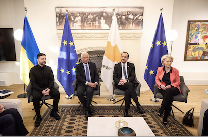 BRUSELAS: EN EL PRÉSTAMO ESTÁ LA TRAMPA