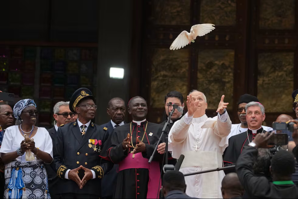 EL PAPA, EN ÁFRICA, UN CONTINENTE MALTRATADO, COLO