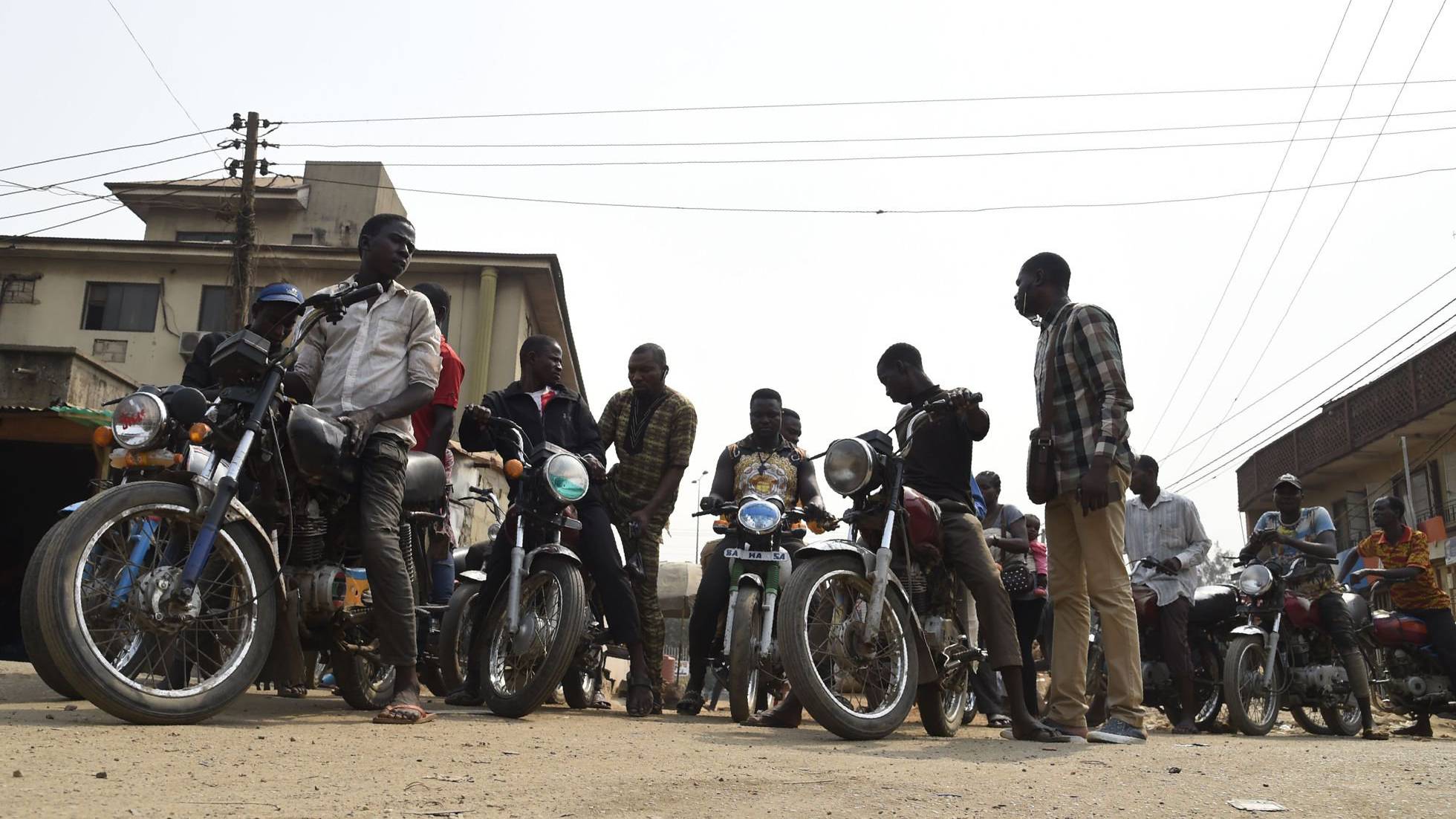 MANIFESTACIONES EN LAGOS POR PROHIBIR LAS MOTOTAXIS