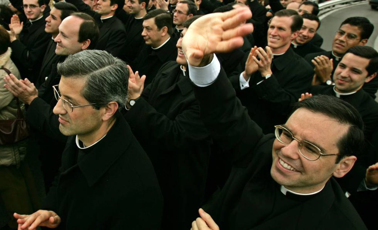 LEGIONARIOS DE CRISTO: DISUÉLVA ESTA ASOCIACIÓN, SEÑOR PAPA.