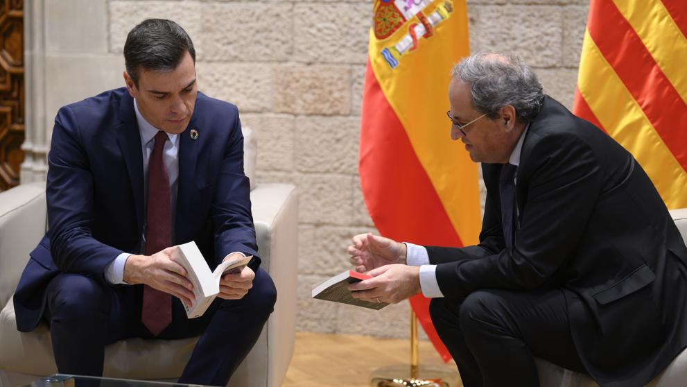¡UNA MESA PARA SANCHEZ Y TORRA!
