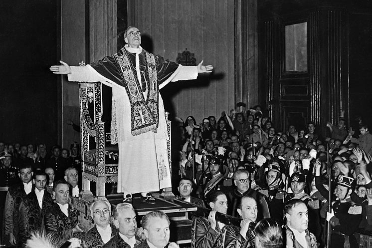 PIO XII: 87 KILOMETROS DE DOCUMENTOS PARA SABER LA ¿“VERDAD”?