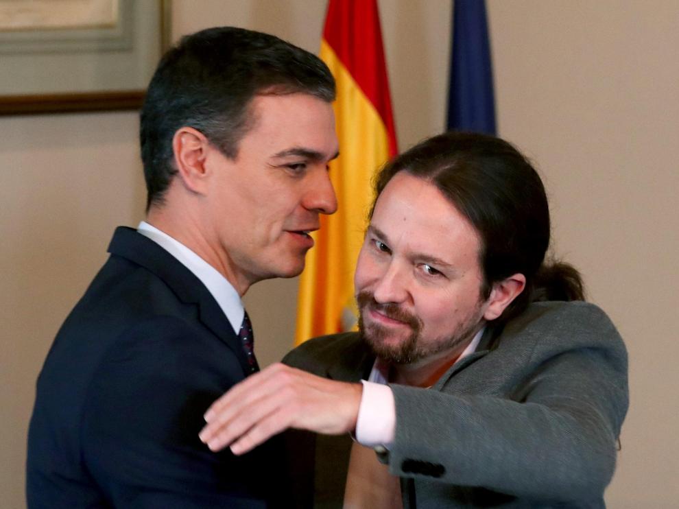 abrazo entre sanchez e iglesias este martes.r d.724 946