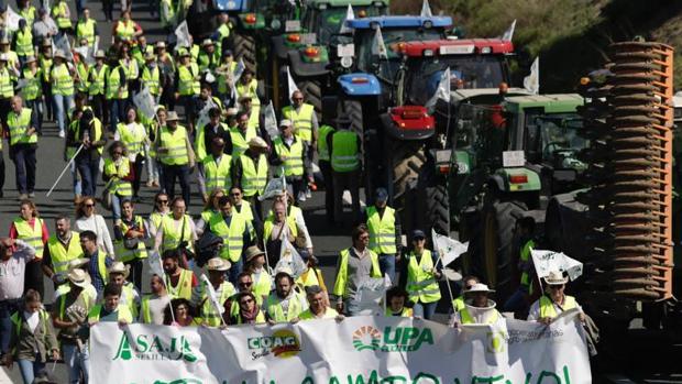 AGRICULTORES ESPAÑOLES –LOS OLVIDADOS- SE UNEN Y DICEN: ¡BASTA YA!... ¡Y SIN DIRIGENTES!