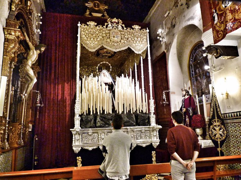 SEVILLA Y OTRAS CIUDADES SUSPENDEN LA SEMANA SANTA