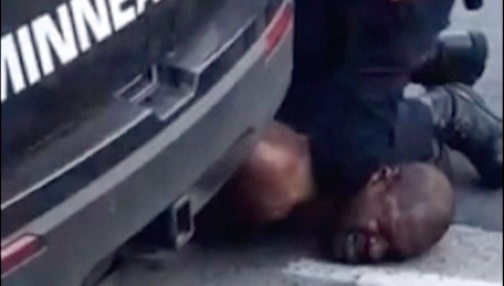 REVUELTAS POR EL ABUSO POLICIAL EN EEUU