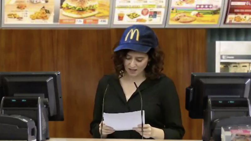montaje de isabel diaz ayuso trabajando en un mcdondald s 4 800x450