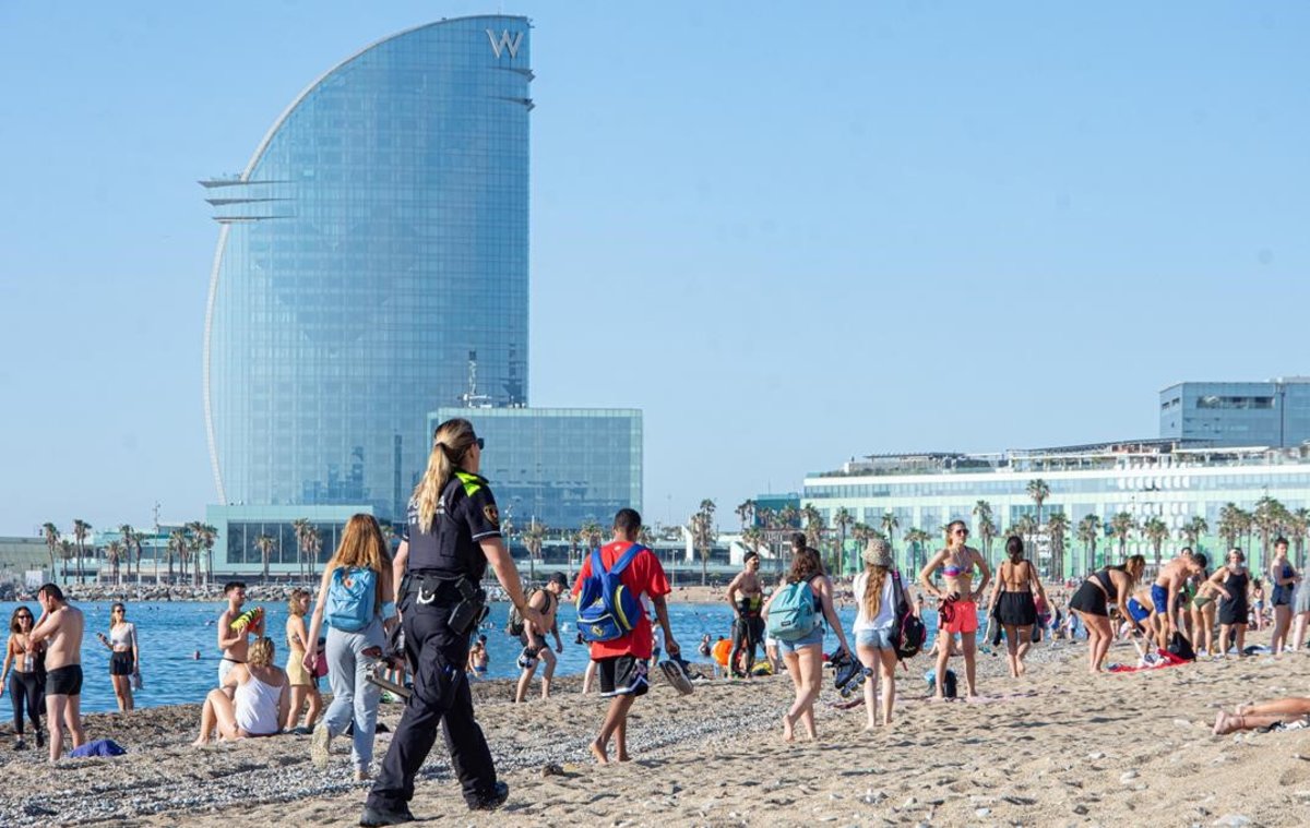 playa barceloneta esta manana 1590235097092