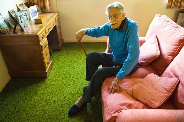 EL EDITORIAL: Ancianos muertos solos… rechazados de hospitales…seis hombres para matar a un joven en un centro español…. Menos mal que no somos racistas