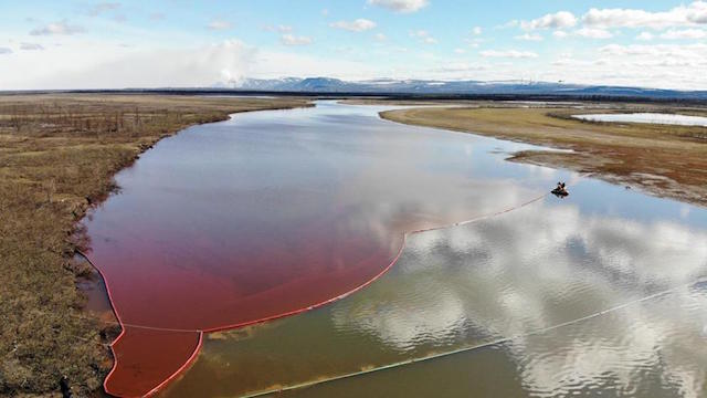 Y EN RUSIA… INFIERNO DE FUELL EN EL ÁRTICO