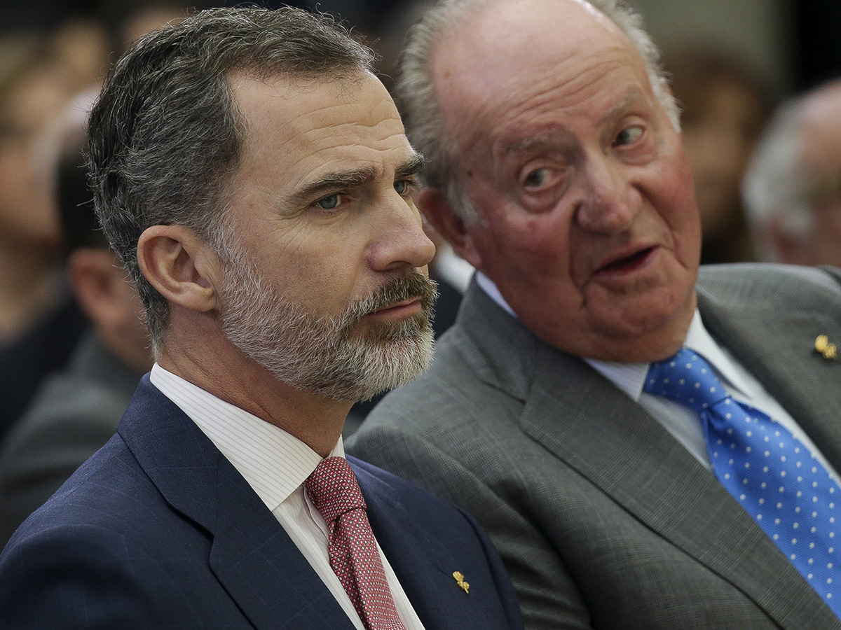 ESPAÑA: DOS REYES.. TIRANDO DE LAS MANTAS…¿UNA REPUBLICA?