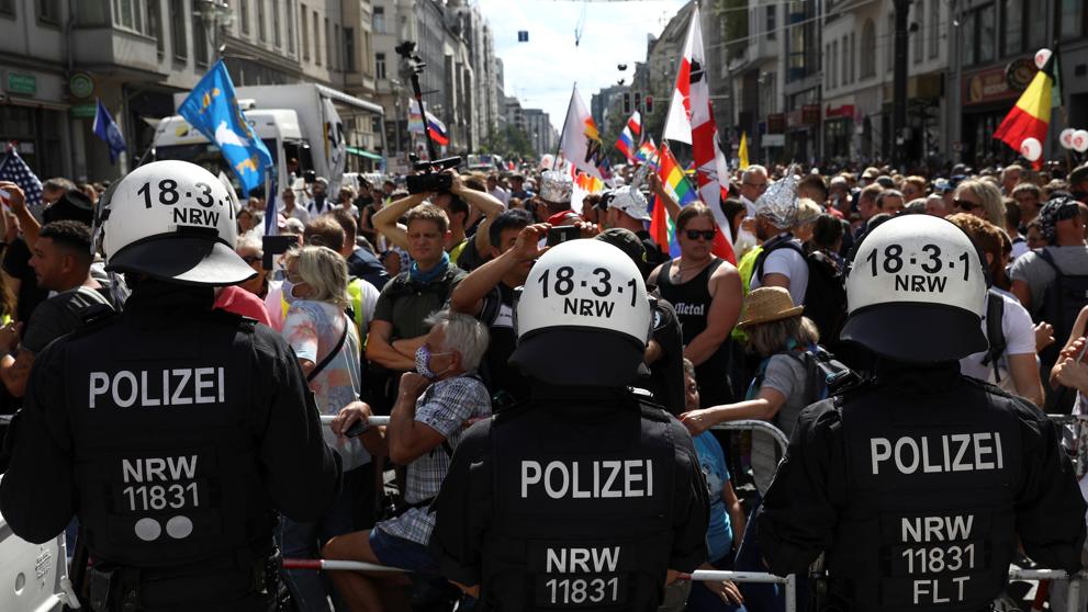 2020 08 29T113400Z 664723211 RC2NNI9UU1A6 RTRMADP 3 HEALTH CORONAVIRUS GERMANY PROTEST 20200829134032 137 k0MF U4831632500342LH 992x558LaVanguardia Web