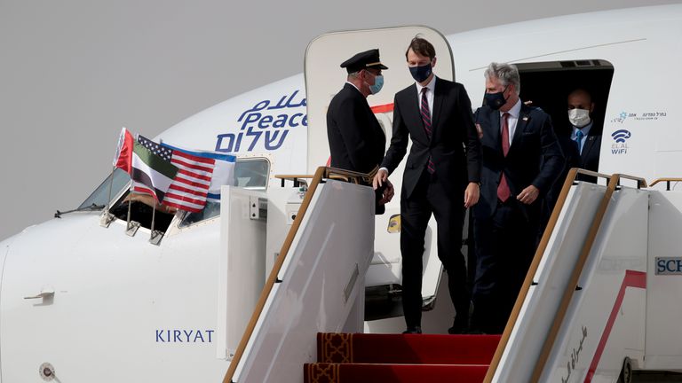 ISRAEL VUELA A EMIRATES… CON EEUU ENTRE MEDIAS
