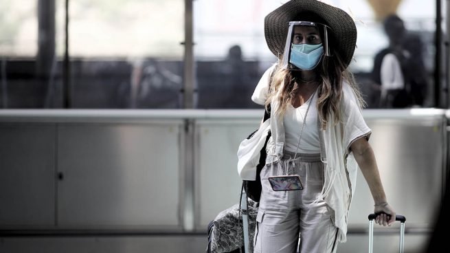 aeropuertos como el de barajas en la imagen estan ene l ojo del huracan como foco de entrada de casos importados de coronavirus. ep 655x368
