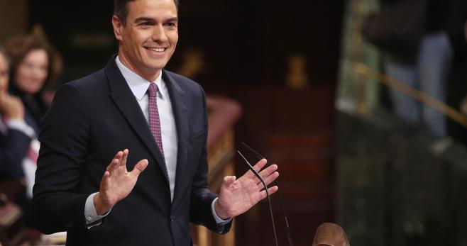 europapress 2573001 el presidente del gobierno en funciones pedro sa nchez da la re plica a la intervencio n del presidente del pp durante la primera sesio n de su debate de investidura en la xiv legislatura en madrid espan a a 4 de enero 12 658x347