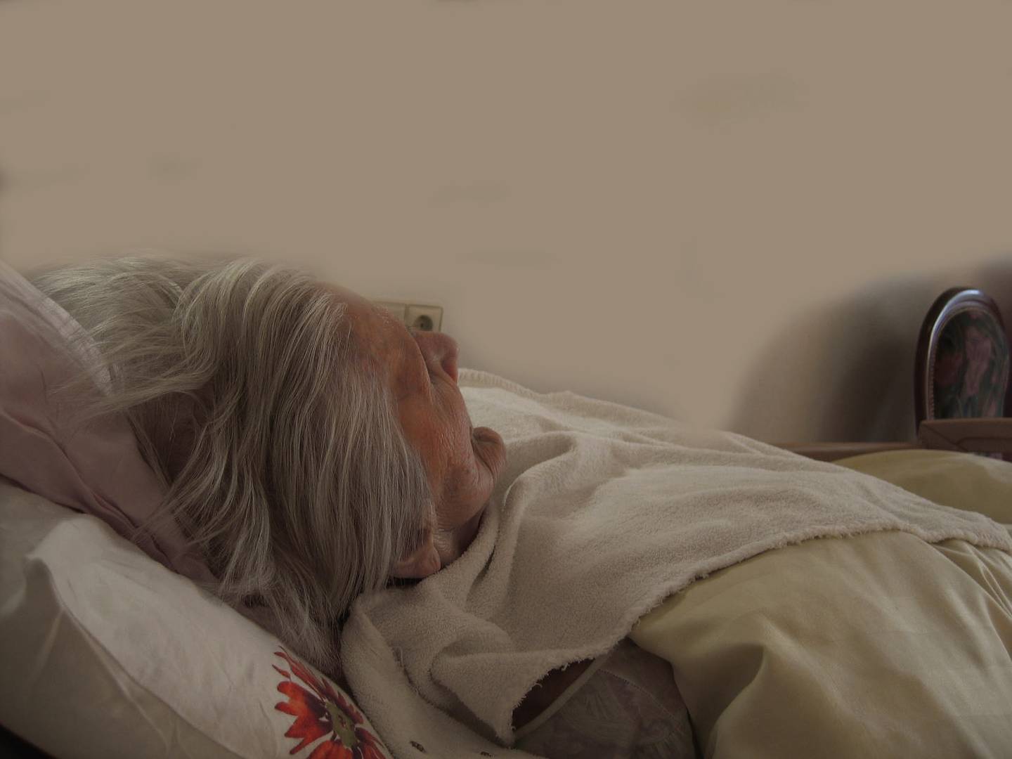 EL EDITORIAL: Residencias: 19.000 ANCIANOS LLEVADOS A LA MUERTE: Señor Presidente, señor Jefe de Estado les pedimos responsabilidades subsidiarias ante este informe de MSF