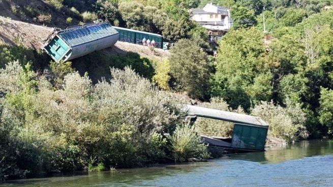 CHAPUZA HISPANA: VAGONES AL RIO