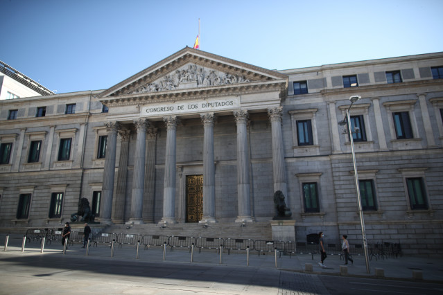 ESPAÑA, EN ALARMA HASTA MAYO