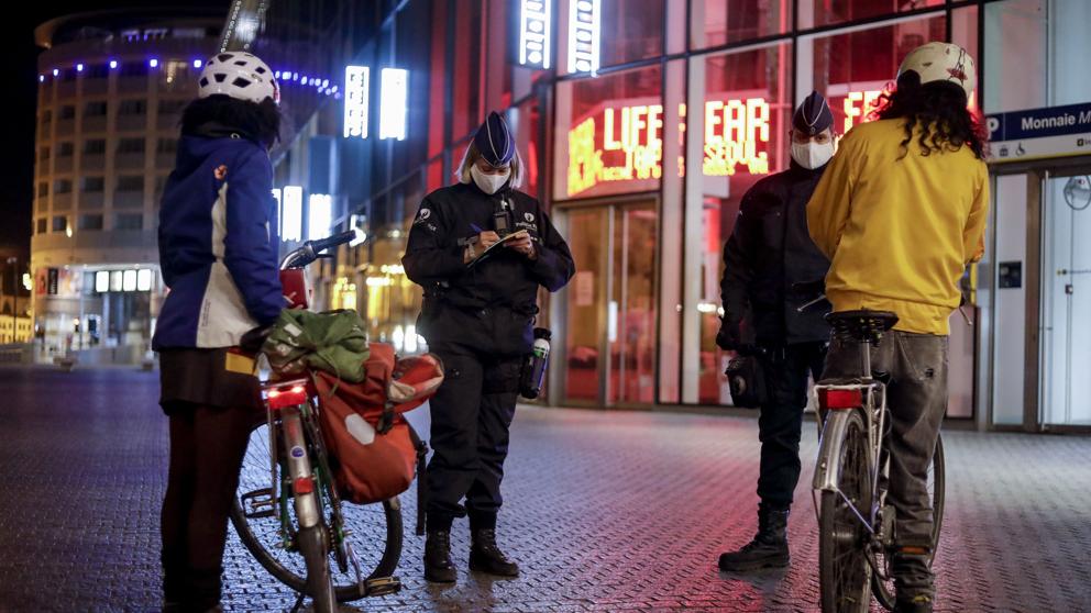EuropaPress 3384046 grupo agentes policia belgica impone dos sanciones violar toque queda nocturno 20201020025525 kfkG U484199432209RIC 992x558LaVanguardia Web