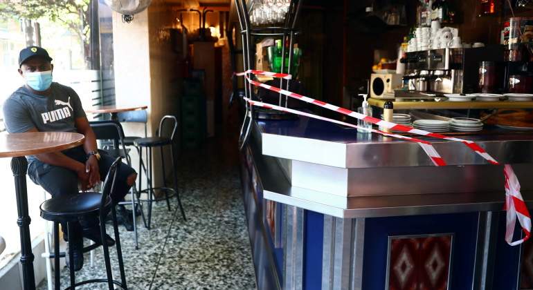 coronavirus bar barra cerrada vallecas reuters