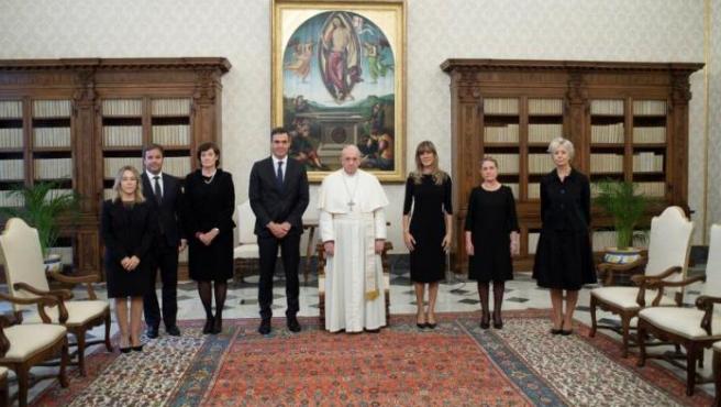 imagen del encuentro de pedro sanchez y el papa francisco en el vaticano