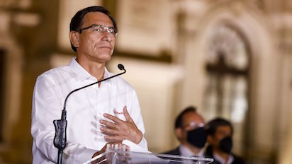 PERÚ DESTITIUYE A SU PRESIDENTE POR “INCAPACIDAD MORAL PERMANENTE”