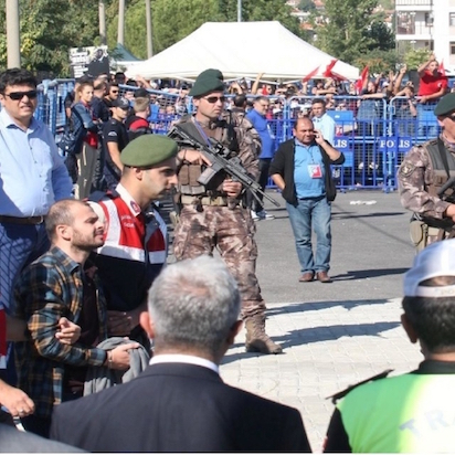 CADENA PERPETUA PARA 300 PERSONAS EN TURQUÍA