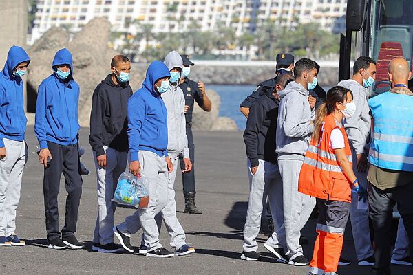 LOS INMIGRANTES ILEGALES VIAJAN SIN PROBLEMAS